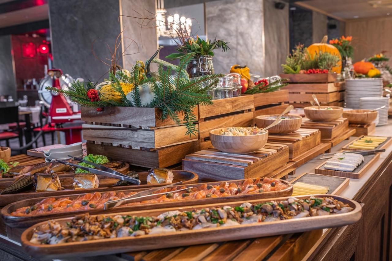 Nosalowy Park Hotel & Spa Закопане Экстерьер фото A buffet at a restaurant